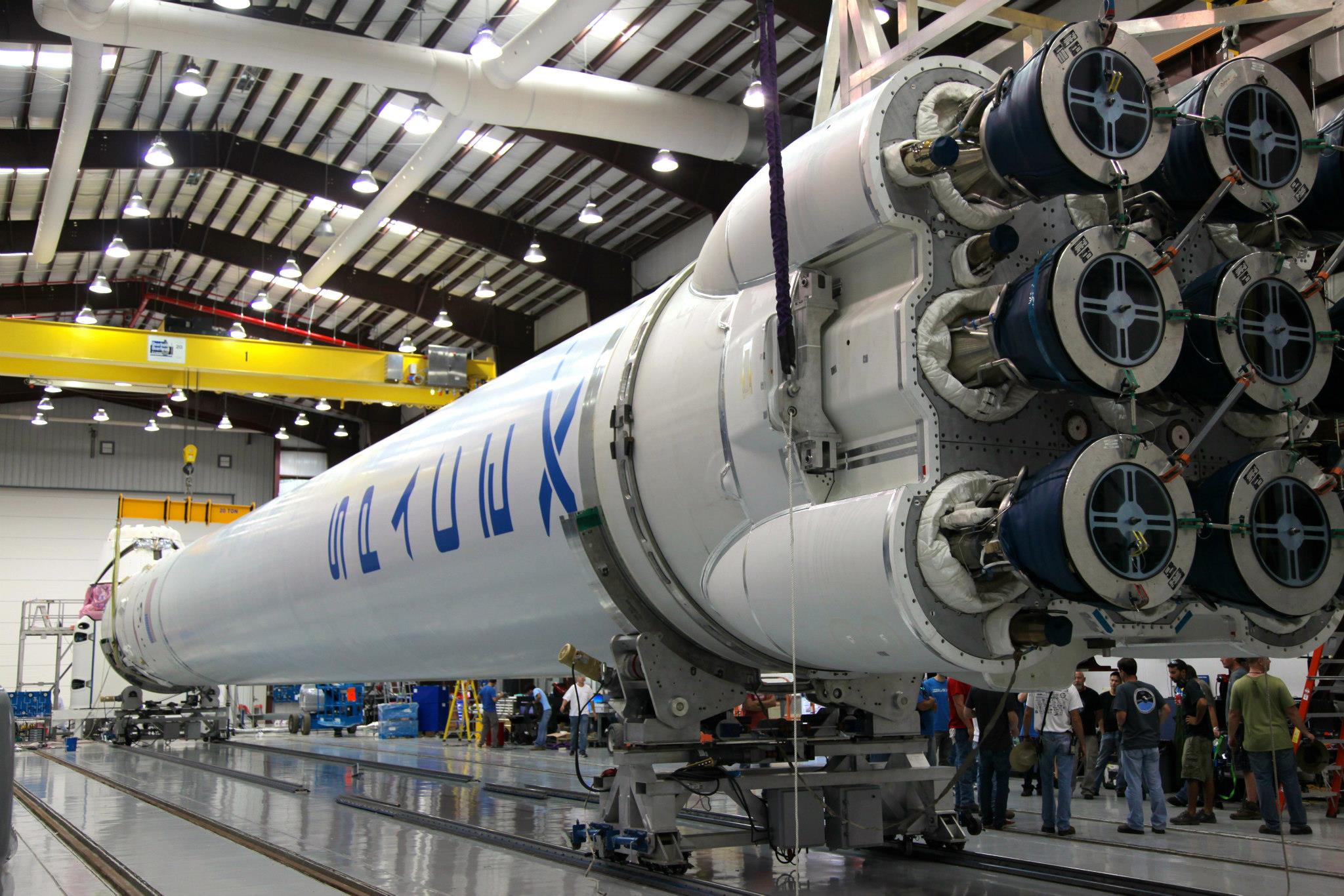 Спейс х. Falcon 9. Ракета SPACEX Falcon. Ракетоноситель Falcon 9. Ракета SPACEX Falcon 9.